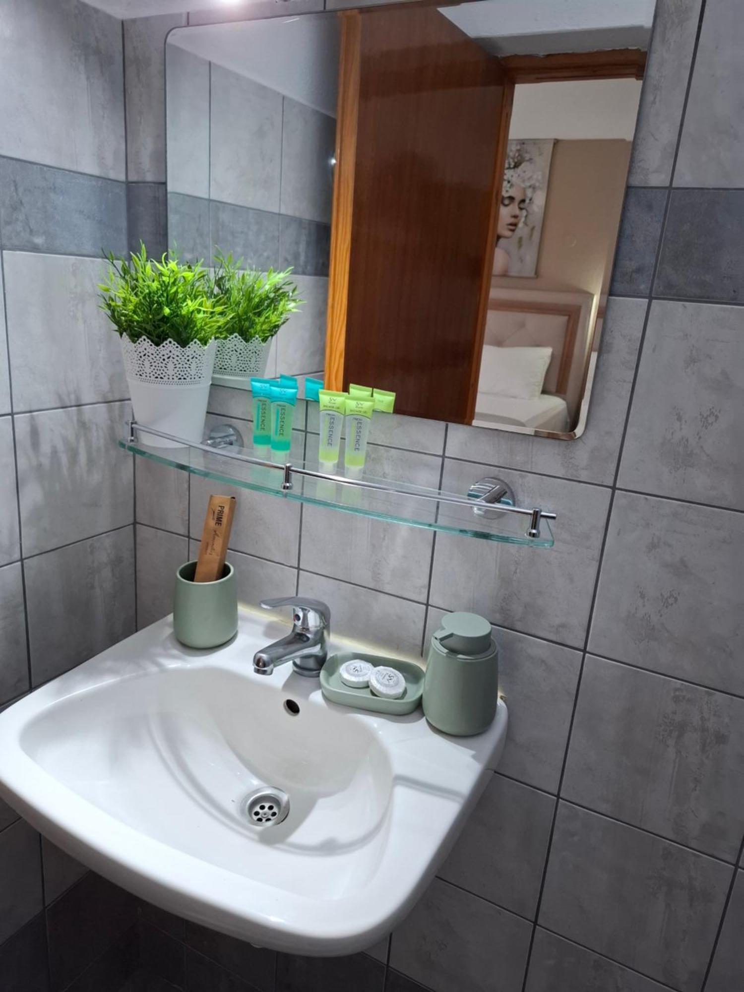 House Elena Apartment Койнира Екстериор снимка